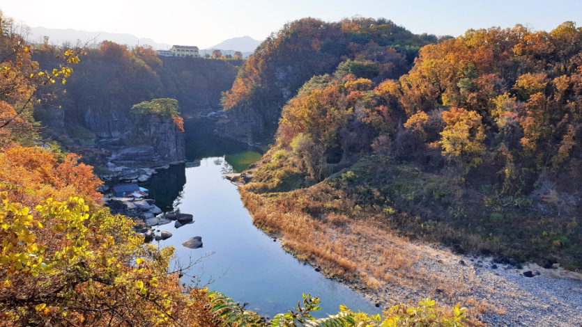 漢灘江(國家地質公園‧孤石亭)(한탄강(국가지질공원, 고석정))