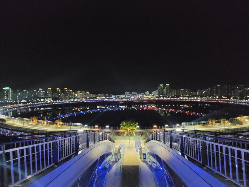 錦江步行橋(금강보행교)