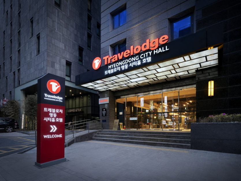 Travelodge Myeongdong City Hall (트레블로지 명동 시티홀)
