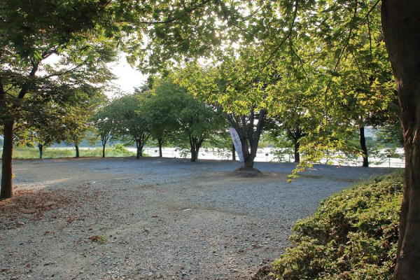 강변오토캠핑장 