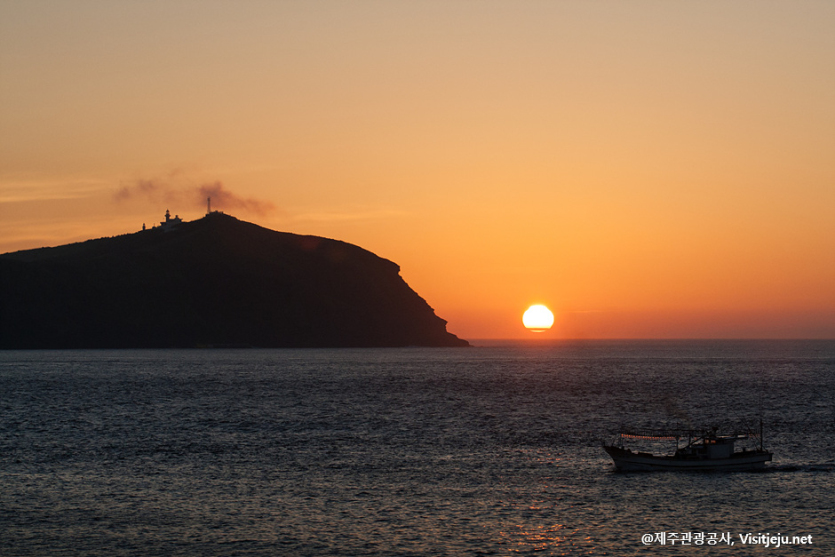 セモリオルム（牛島峰）（쇠머리오름（우도봉））