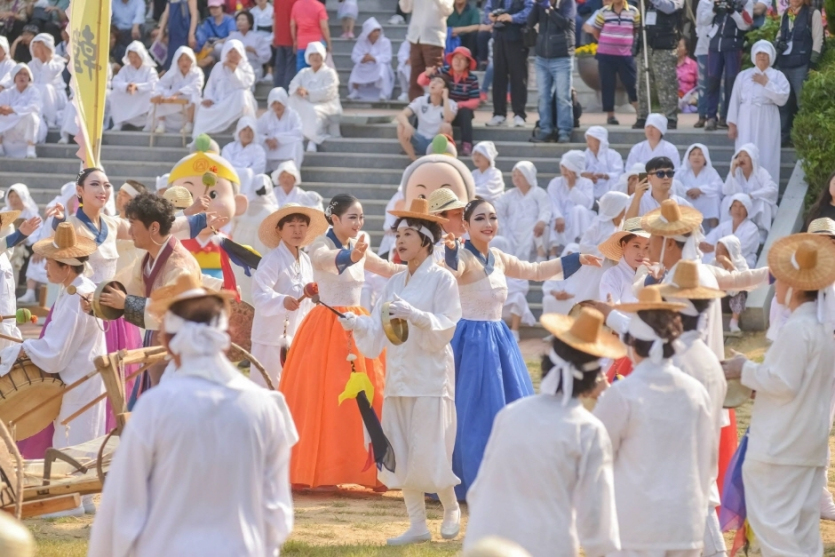 [文化観光祭り] 韓山カラムシ文化祭り（[문화관광축제] 한산모시문화제）