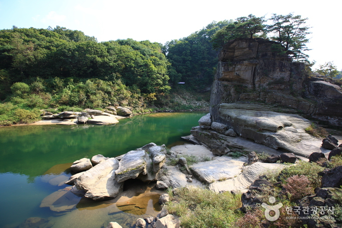 한국전쟁의 상흔을 어루만지다
