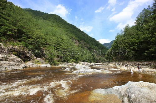 물길 따라가는 덕풍계곡 트레킹 물길 따라가는 덕풍계곡 트레킹