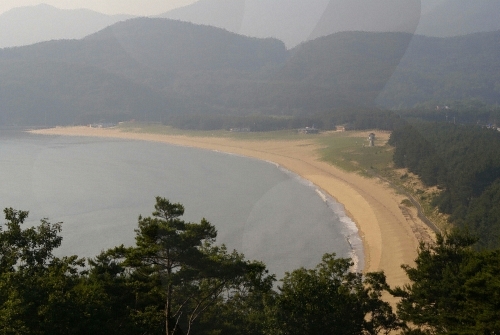 해수욕장과 절경 산책로를 품은 ‘보물섬’